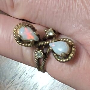 Vintage 14k HGE Gold and Opal Women's Ring SZ 5 1/2